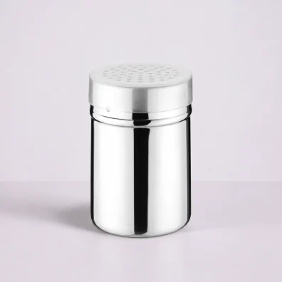 Shaker inox sur fond gris rosé